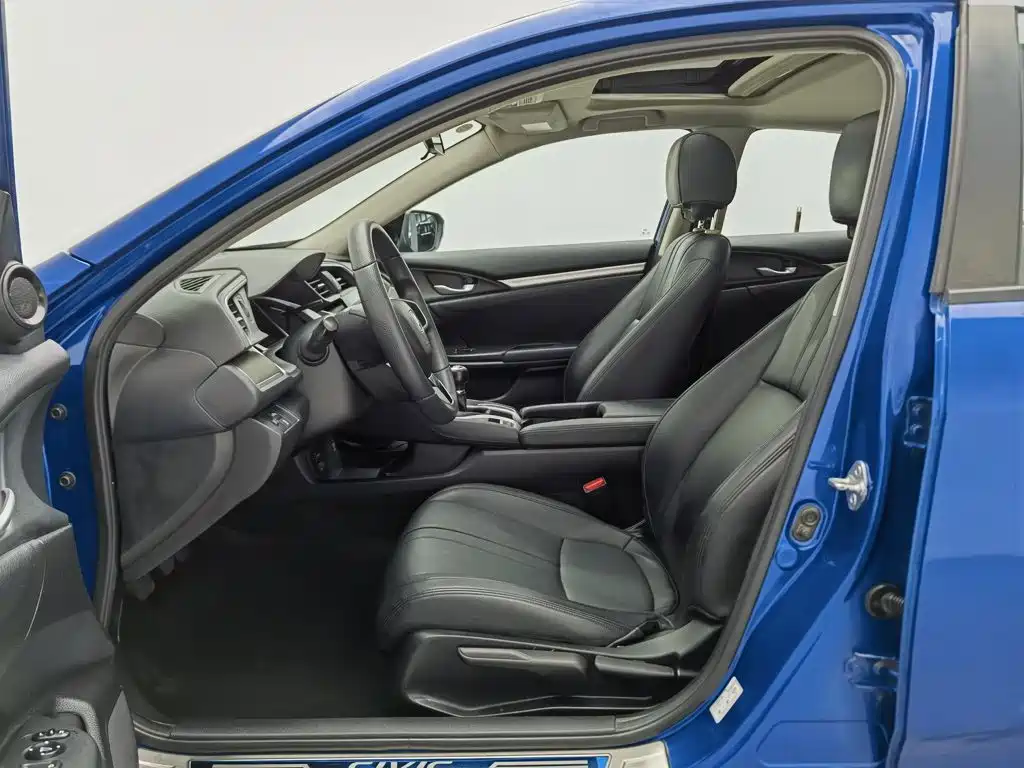 Фото 10 - Honda Civic