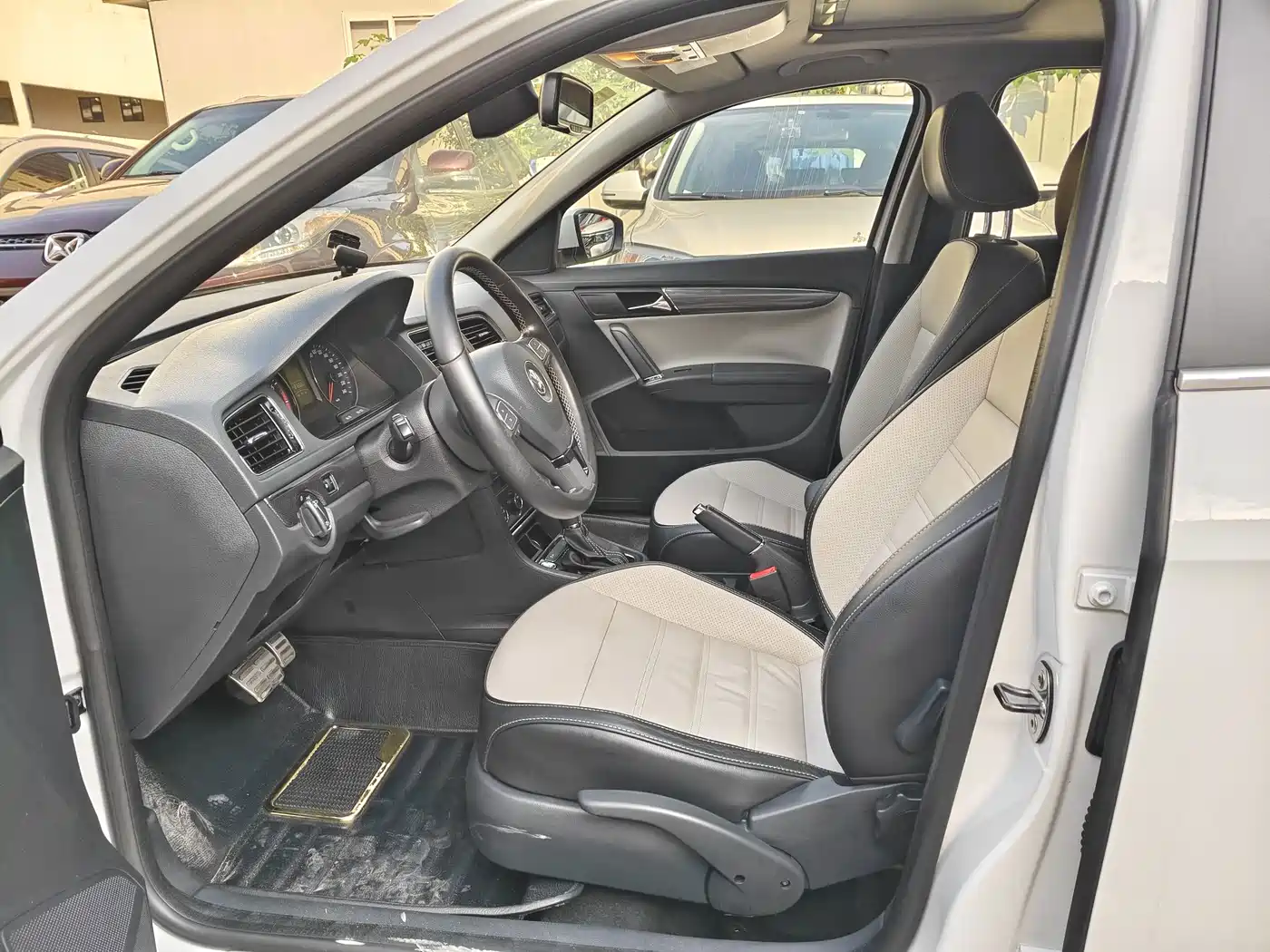 Volkswagen Gran Lavida 2015 2014 1.6L Auto