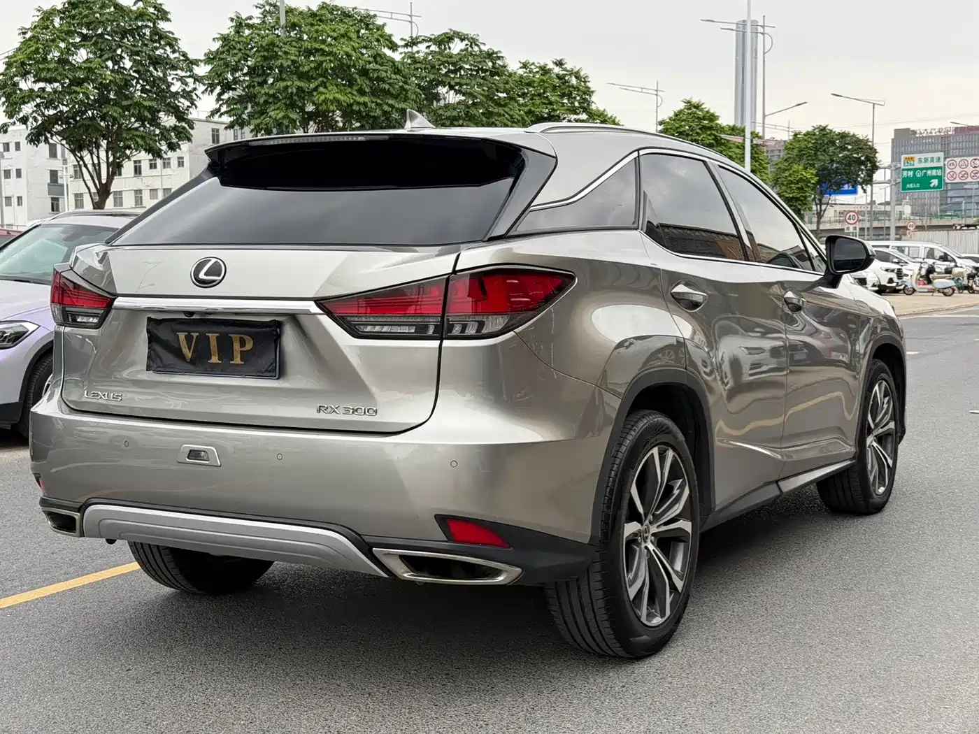 Photo 7 - Lexus RX