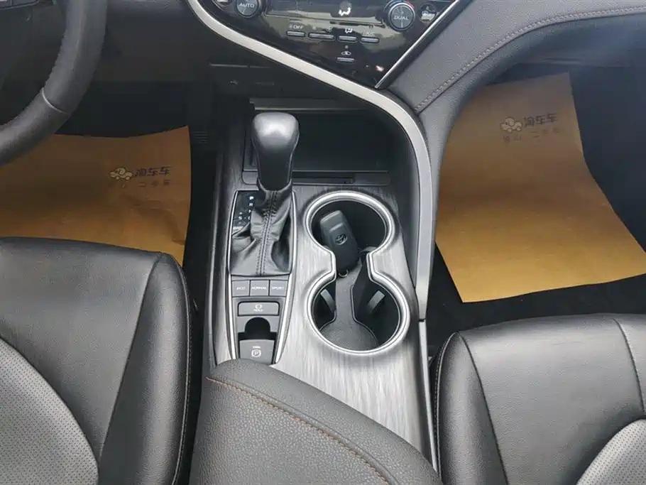 Toyota Camry 2021 2.5G Luxury Edition фото 16