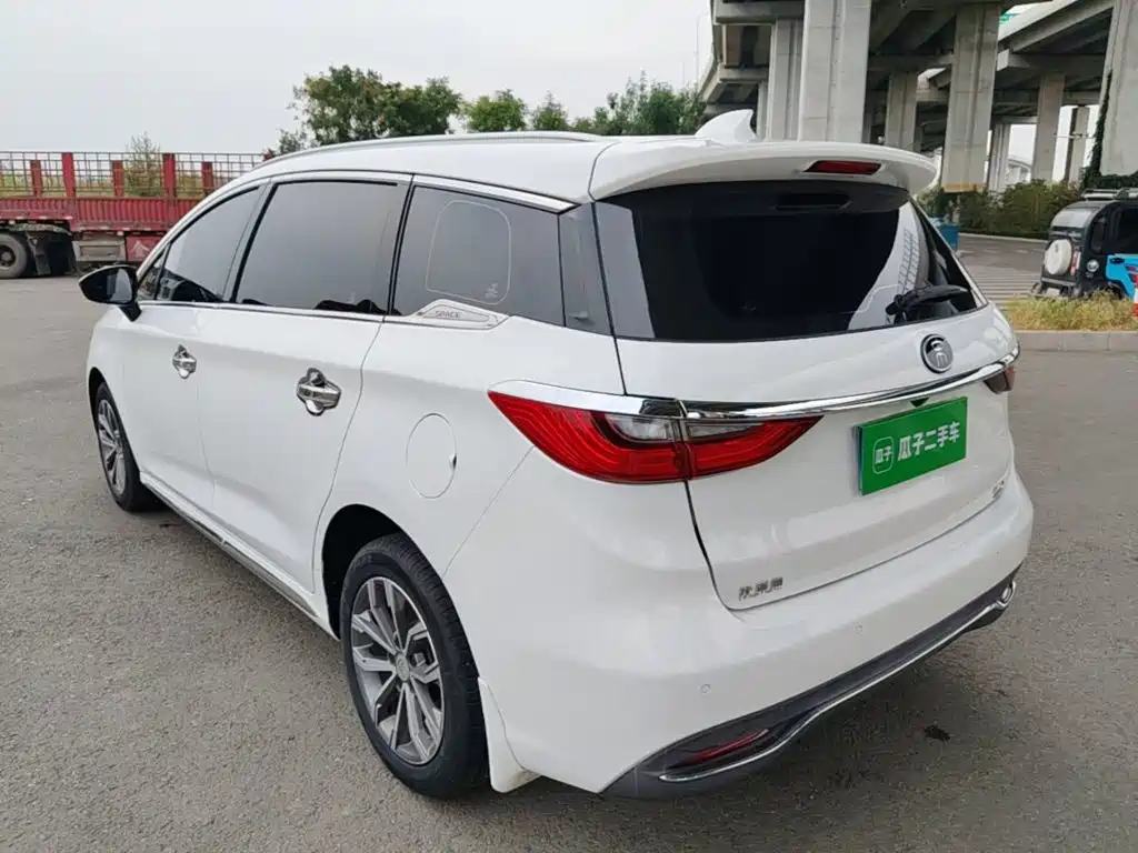 Фото 5 - BYD Song MAX