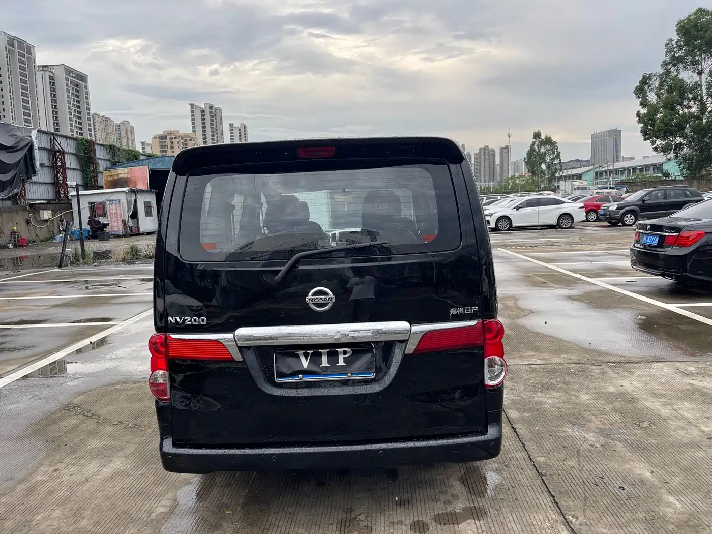 Nissan NV200 2011 2011 1.6L 232-seat Premium Elegance Model