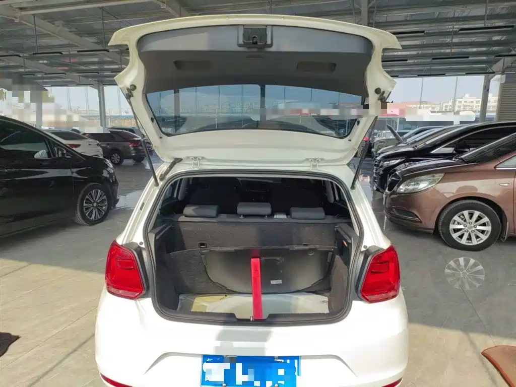 Volkswagen Polo 2016 1.4L Automatic Trend фото 19