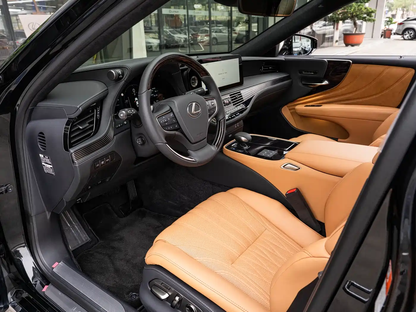 Lexus LS 2025 2024 Model 500h Luxury Edition