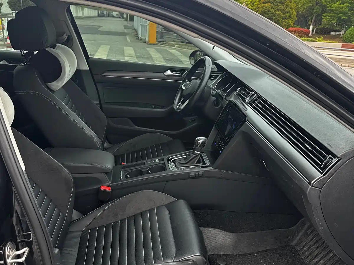 Volkswagen Magotan 2020 330TSI DSG Luxury фото 4
