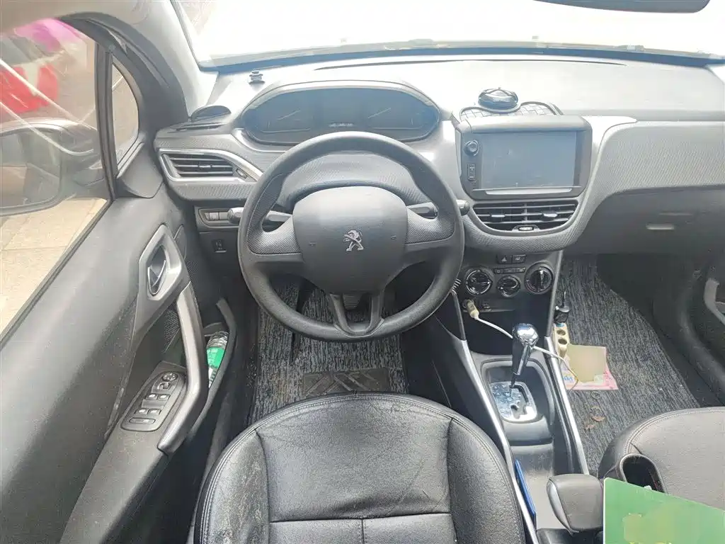 Peugeot 2008 2014 1.6L Automatic Trend Edition фото 3