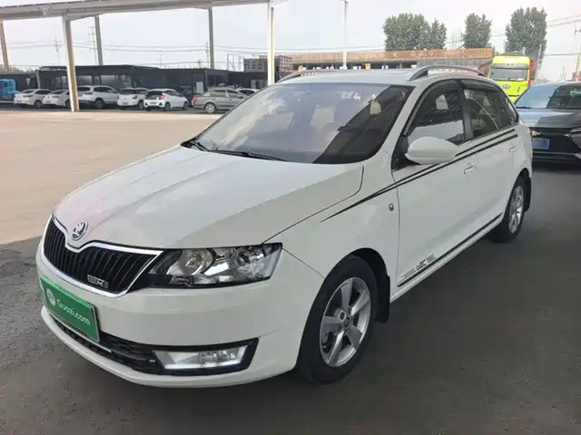Škoda Skoda Rapid Spaceback 2016 Facelift 1.6L Automatic Innovation Edition