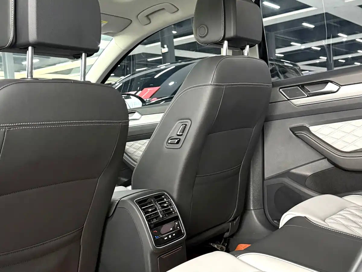 Volkswagen Magotan 2023 2 Million Units Anniversary Edition 330TSI DSG Leading Type фото 8