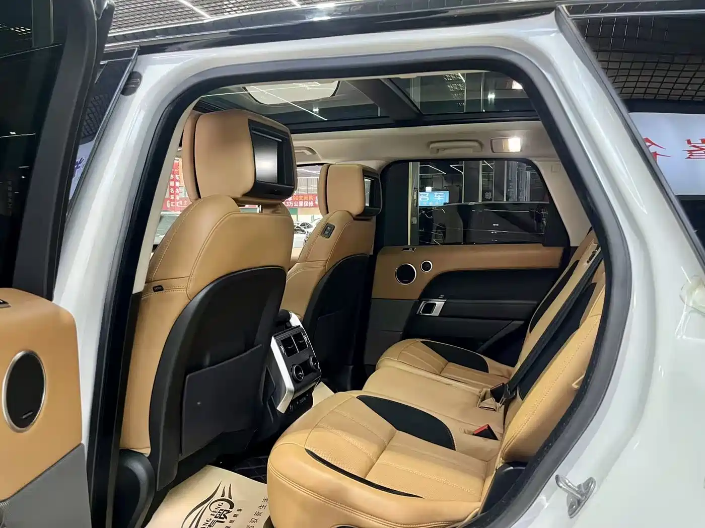 Land Rover Range Rover Sport 2021 3.0 L6 Gloss Black Edition фото 12