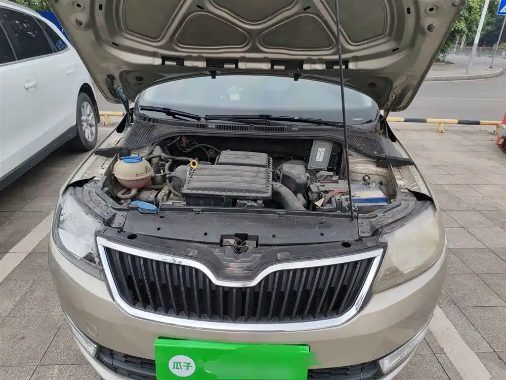 Škoda Rapid 2016 1.6L Manual Pioneer Edition фото 20