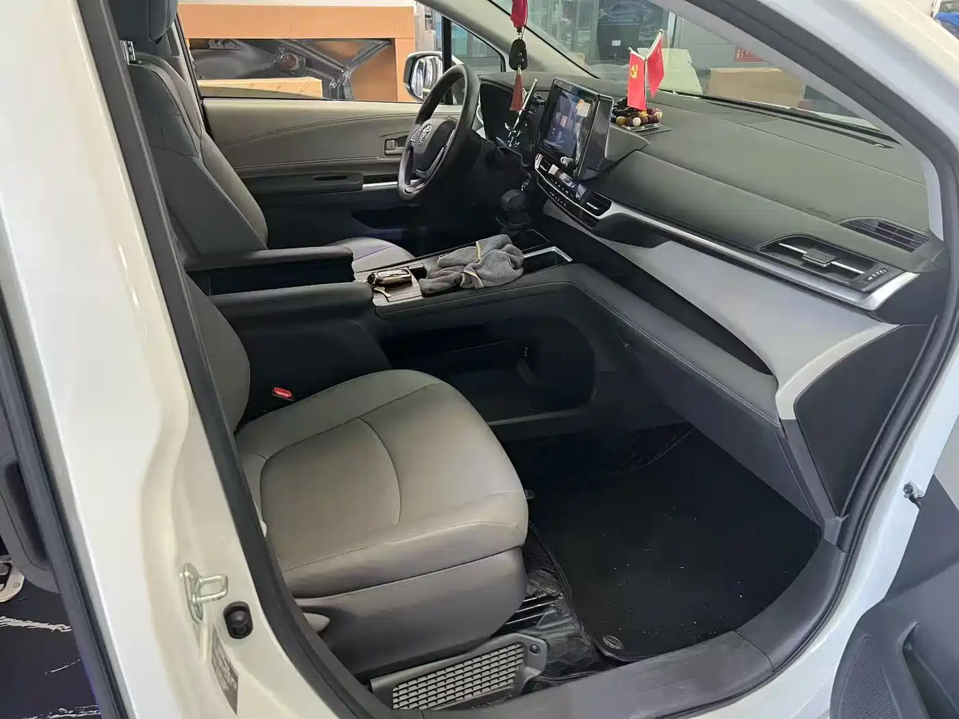 Toyota Granvia 2024 2024 2.5L Hybrid Comfort