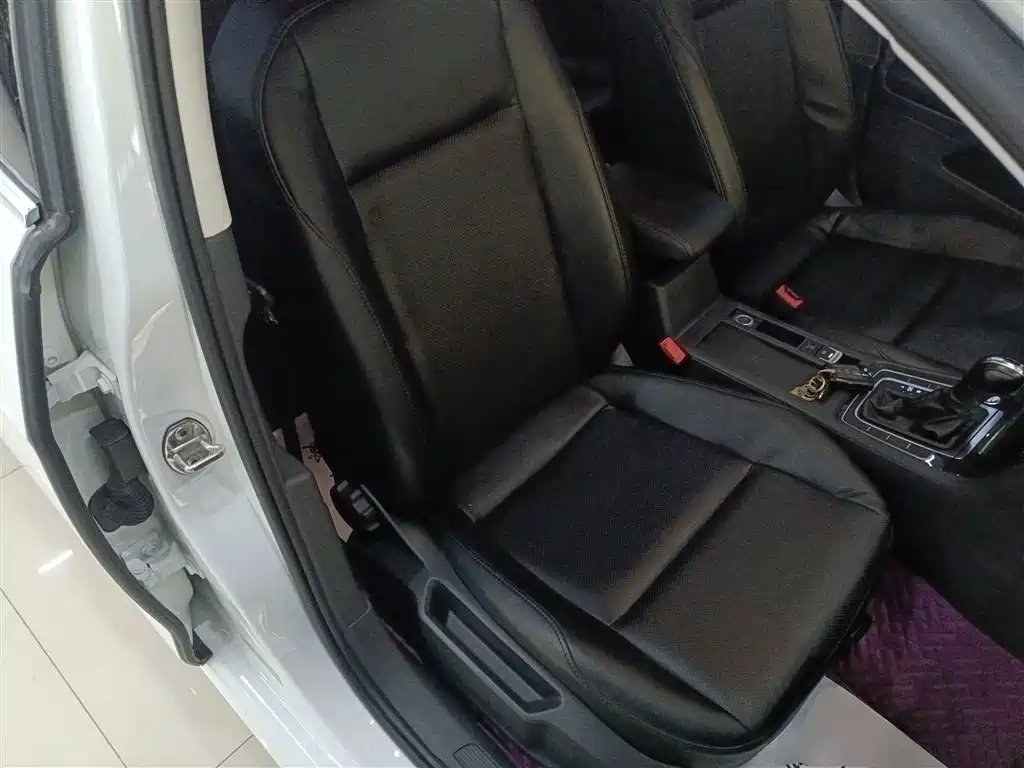 Volkswagen Golf 2020 Beloved Edition 200TSI DSG Comfort Progressive фото 25