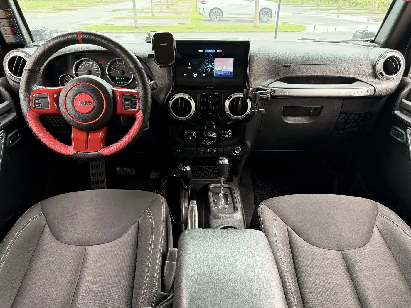 Photo 5 - Jeep Wrangler