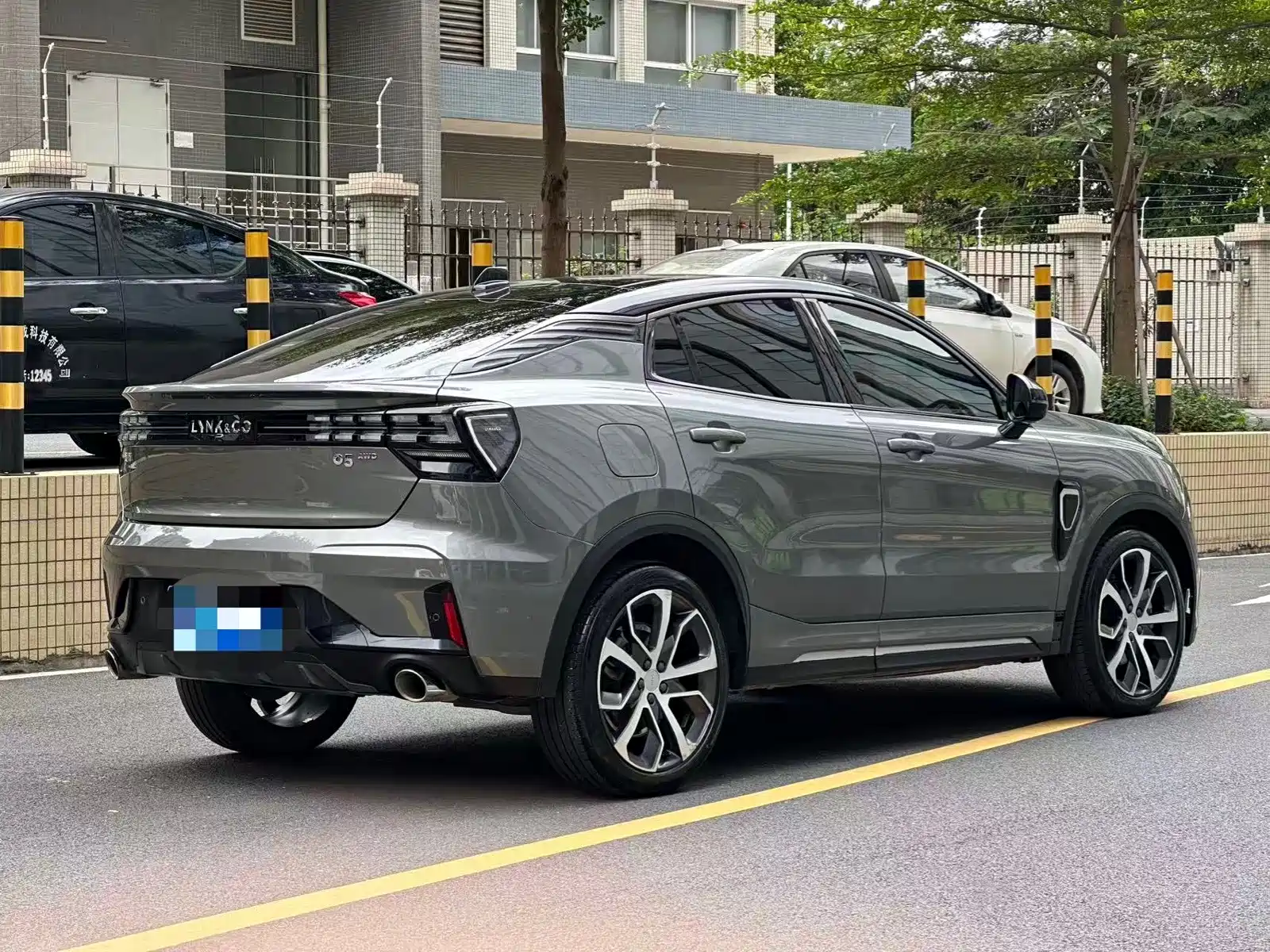 Фото 2 - Lynk & Co 05