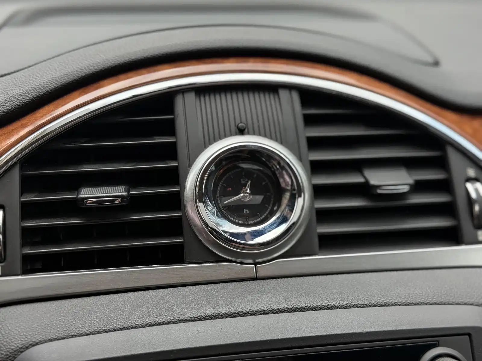 Фото 16 - Buick Enclave