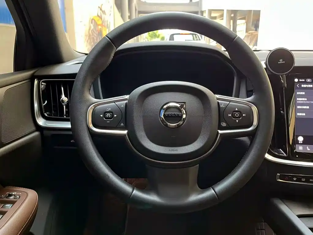 Фото 13 - Volvo S60