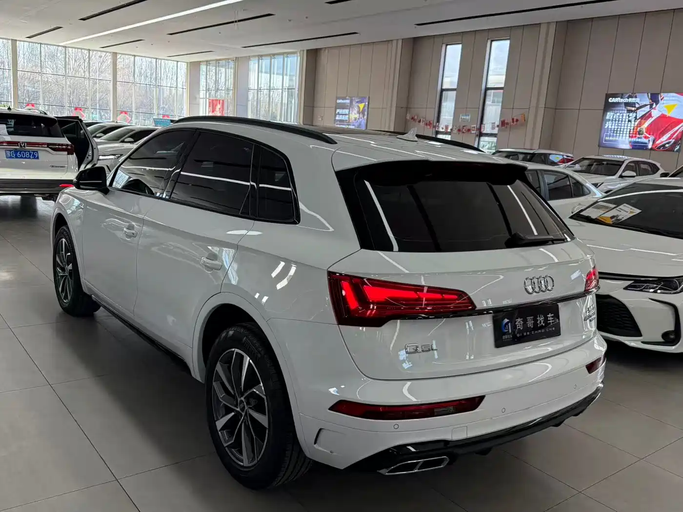 Audi Q5L 2024 Model 40 TFSI Luxury Dynamic фото 5