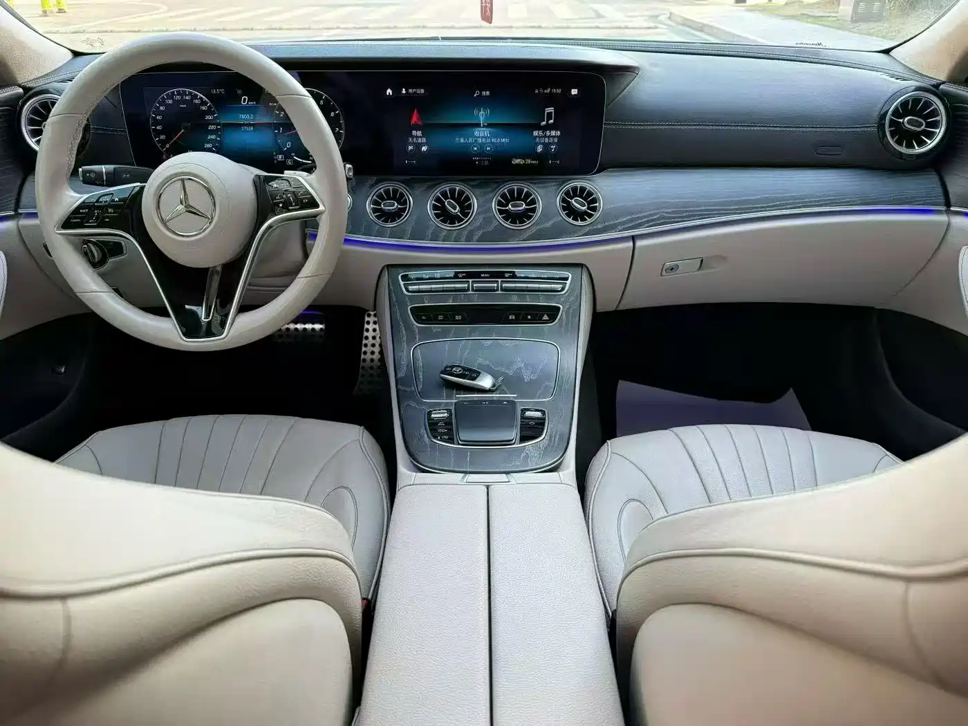 Mercedes-Benz CLS 2023 Model CLS 300 Luxury Version фото 7