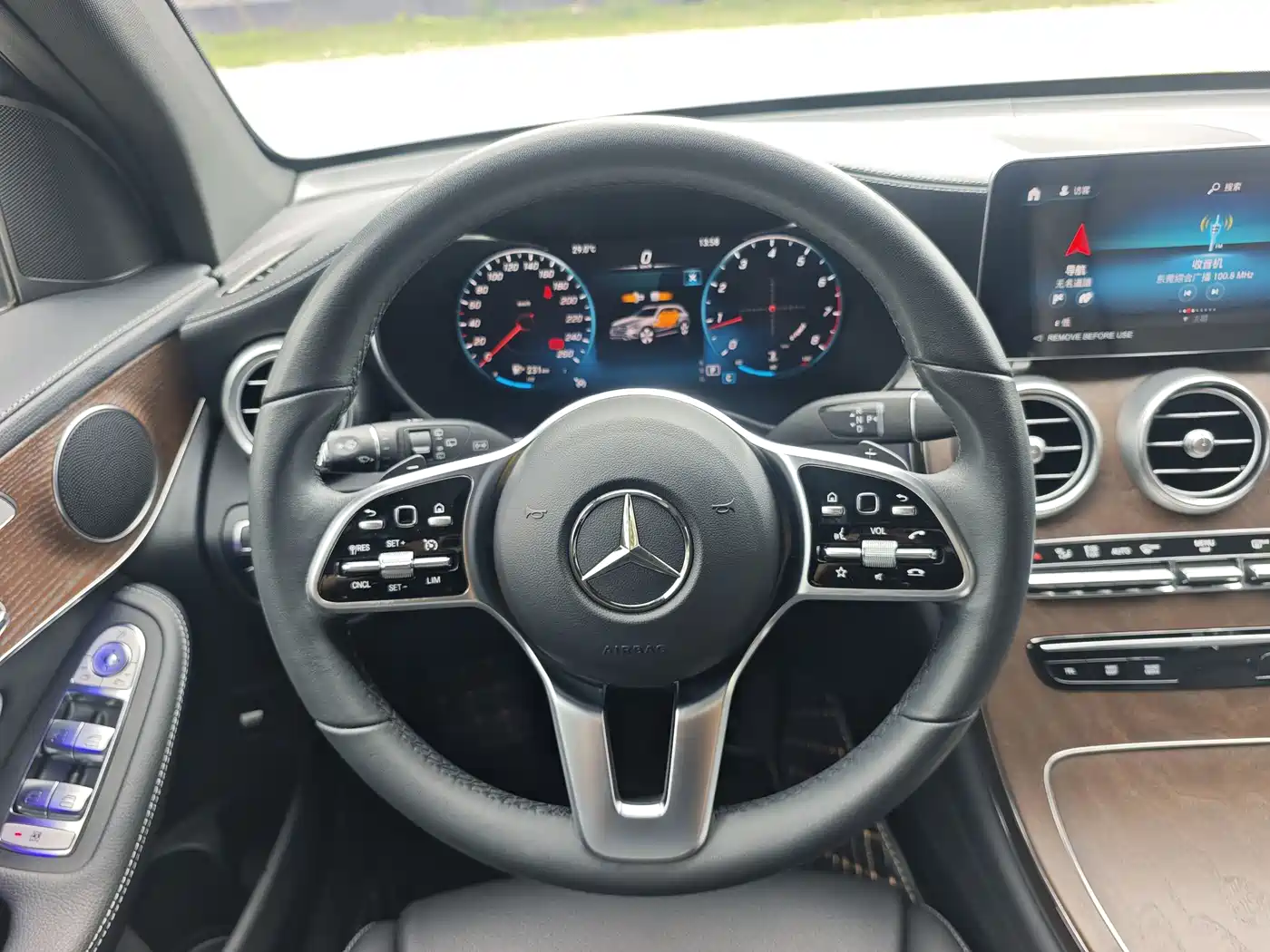 Mercedes-Benz GLC 2022 Facelift GLC 300 L 4MATIC Dynamic Collector's Edition фото 16