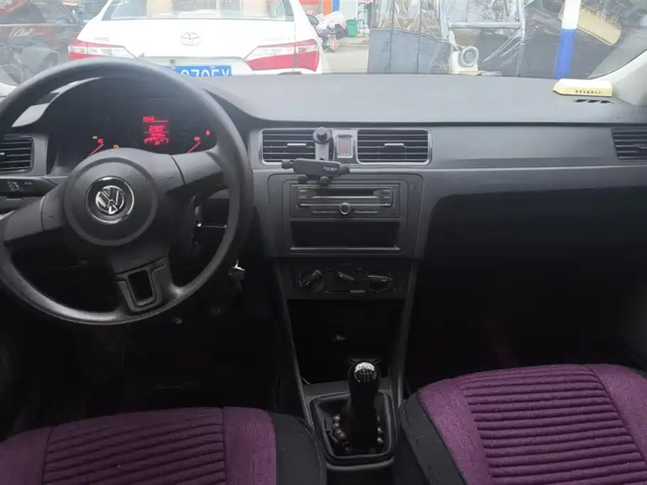 Volkswagen Santana 2015 1.4L Manual Trend Edition фото 12