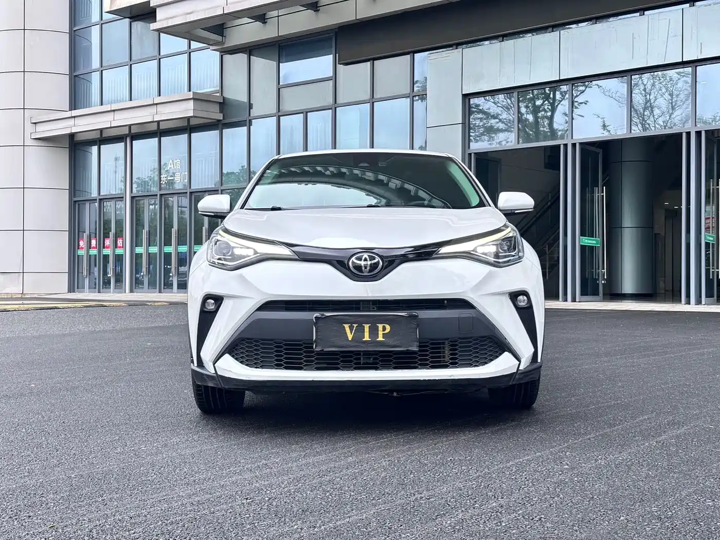 Toyota C-HR 2021 2.0L Luxury Edition фото 2