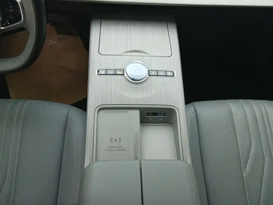 Geely Galaxy Galaxy E8 2024 2024 665km RWD Starship Voyager Edition