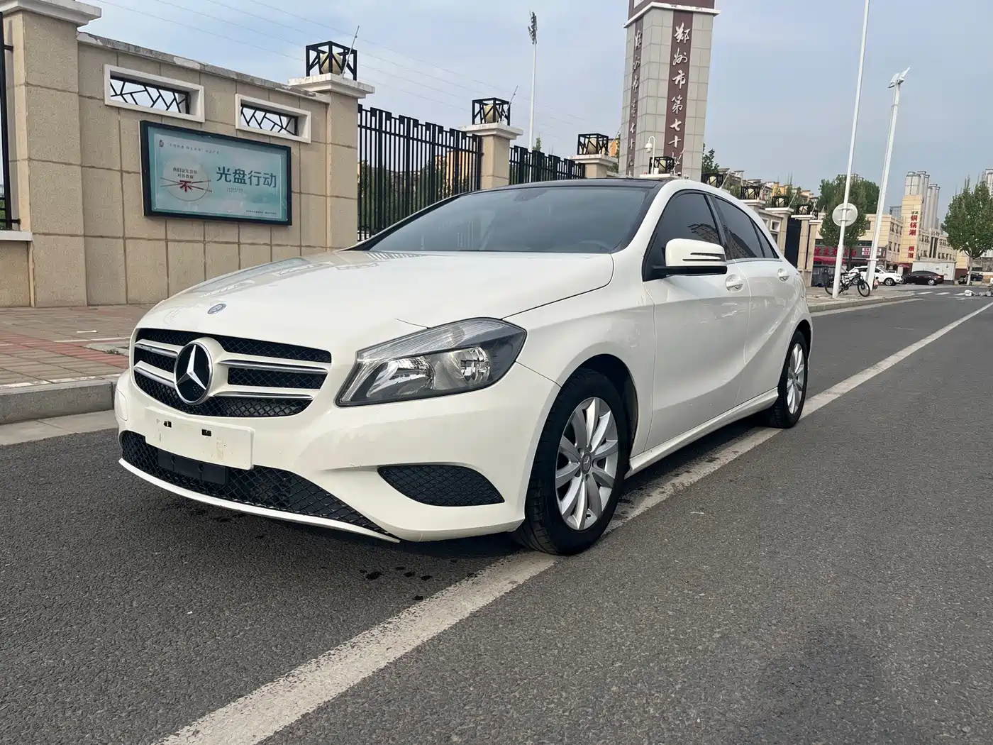 Mercedes-Benz A-Class (Import) 2015 A 180 Standard