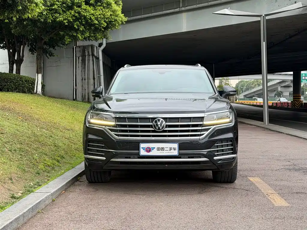 VOLKSWAGEN TOUAREG