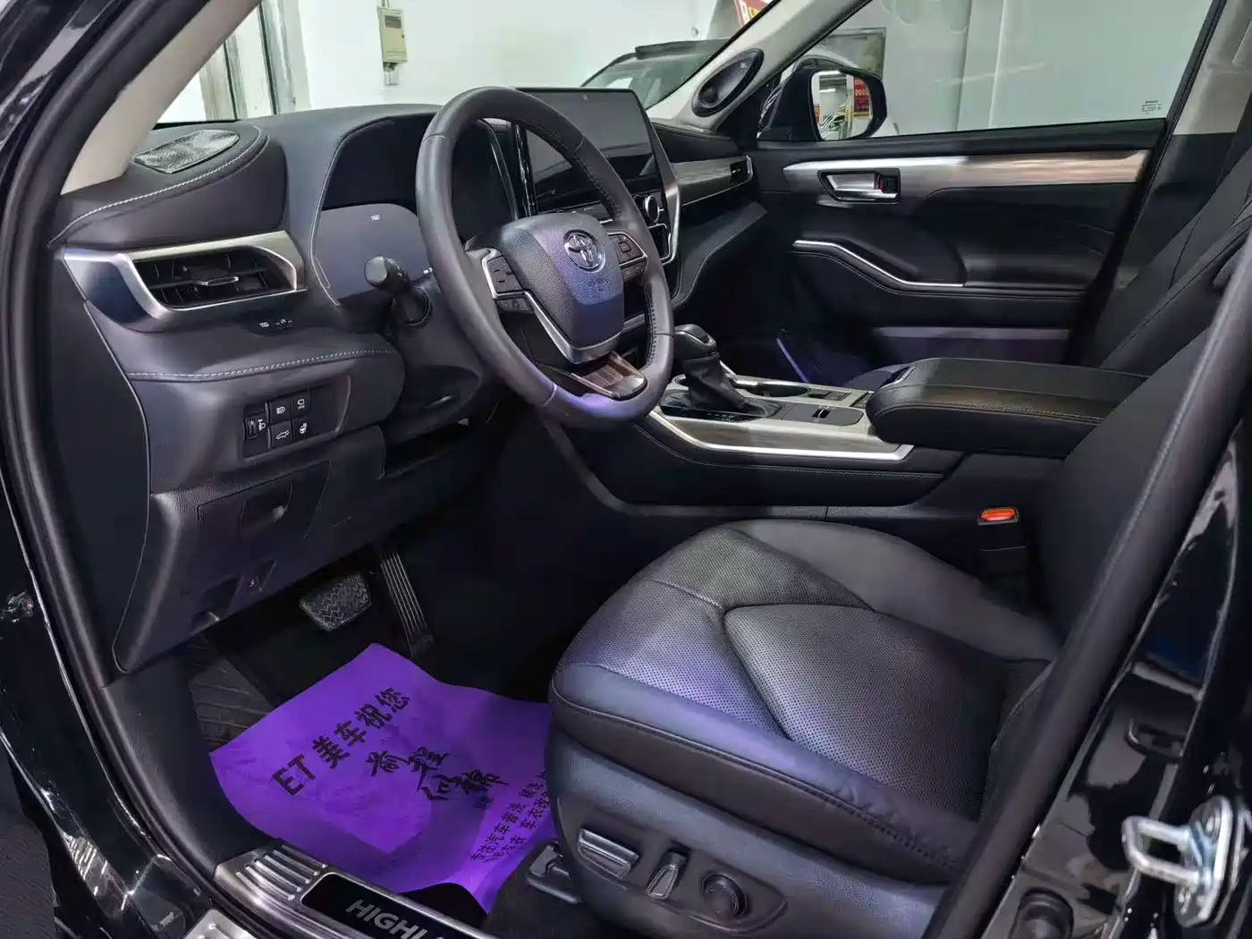 Photo 7 - Toyota Highlander