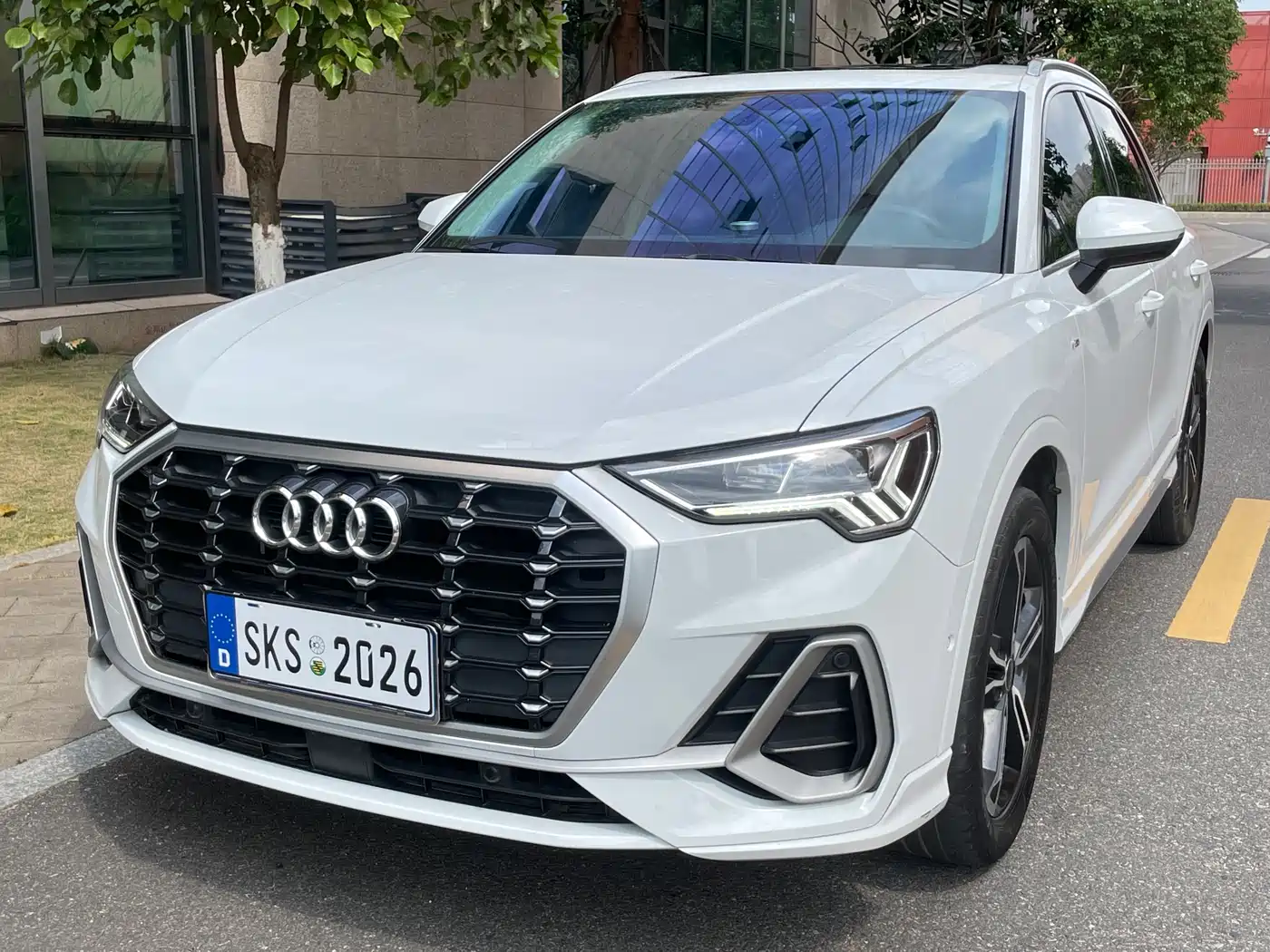 AUDI Q3