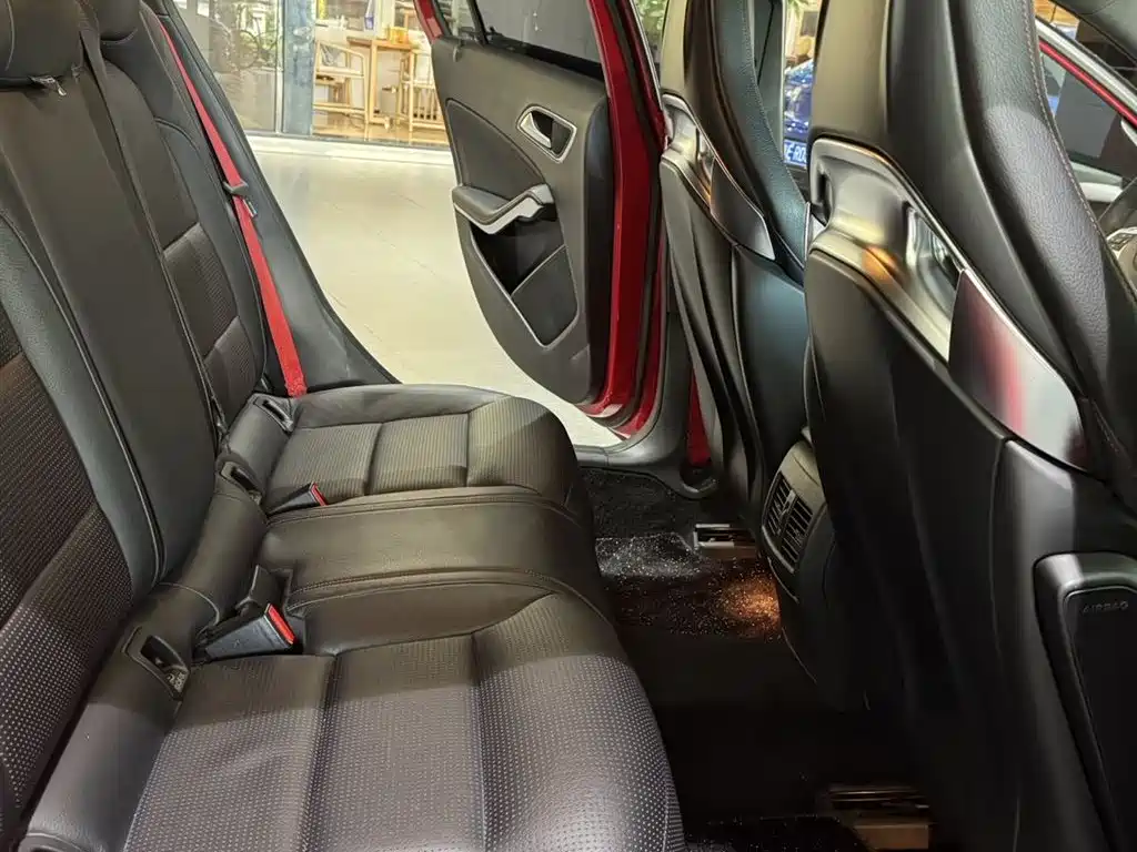 Mercedes-Benz A-Class AMG (Import) 2014 AMG A 45 4MATIC фото 7