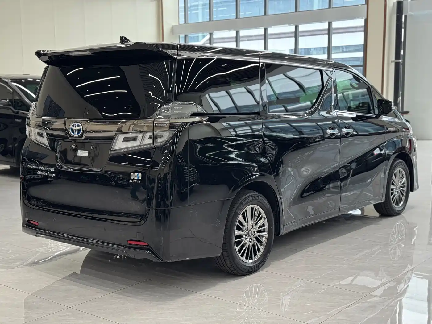 Toyota Vellfire 2023 Crown Hybrid 2.5L HV Premium фото 9