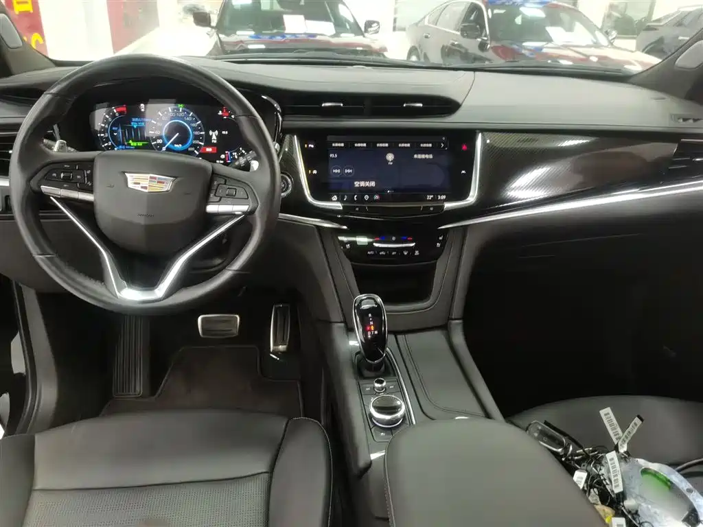 CADILLAC XT6
