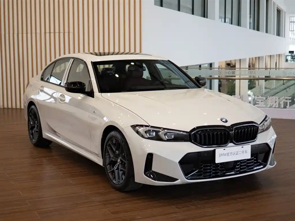 BMW 3 Series 2025 330i M Sport Night Edition фото 4