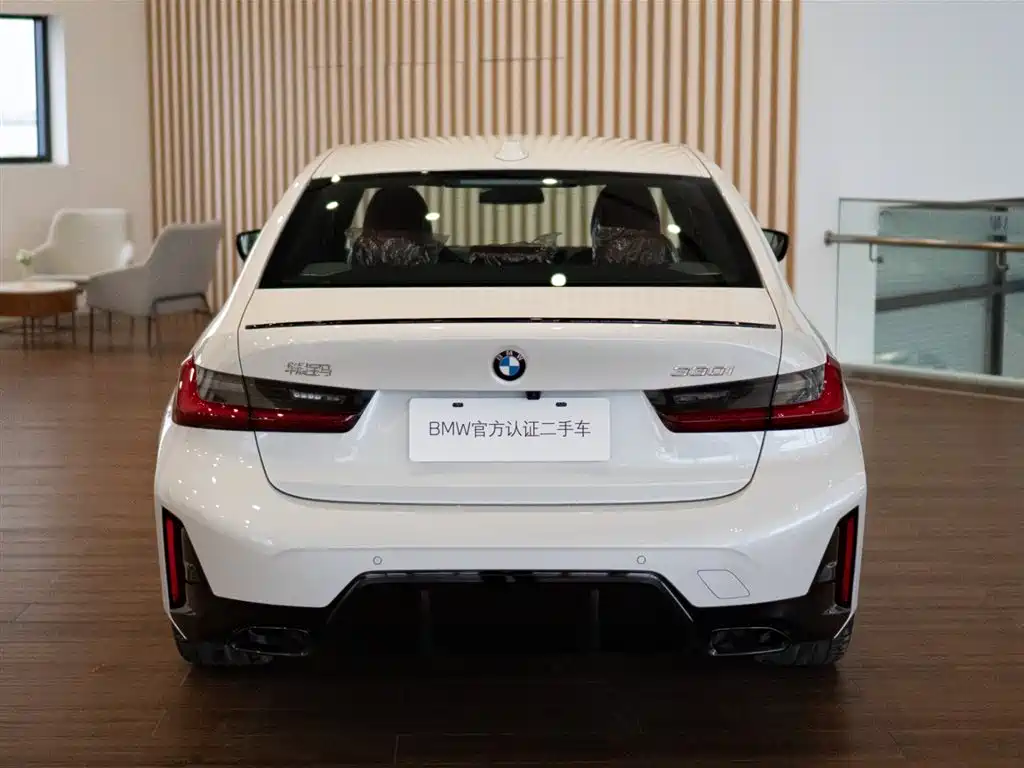 BMW 3 Series 2025 330i M Sport Night Edition фото 7