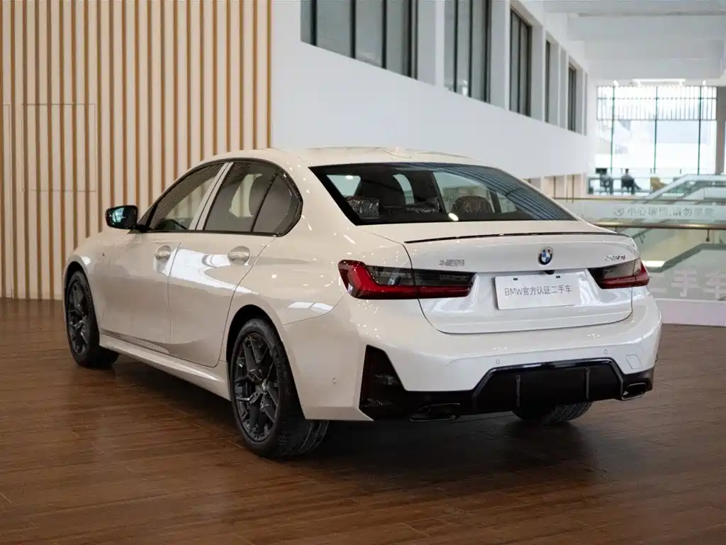 BMW 3 Series 2025 330i M Sport Night Edition фото 8