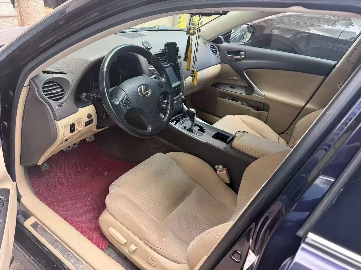 Фото 6 - Lexus IS