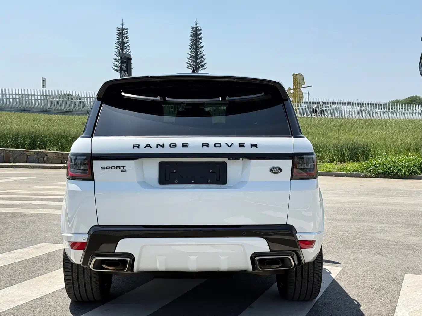 Land Rover Range Rover Sport 2022 3.0 L6 Gloss Black Edition фото 6