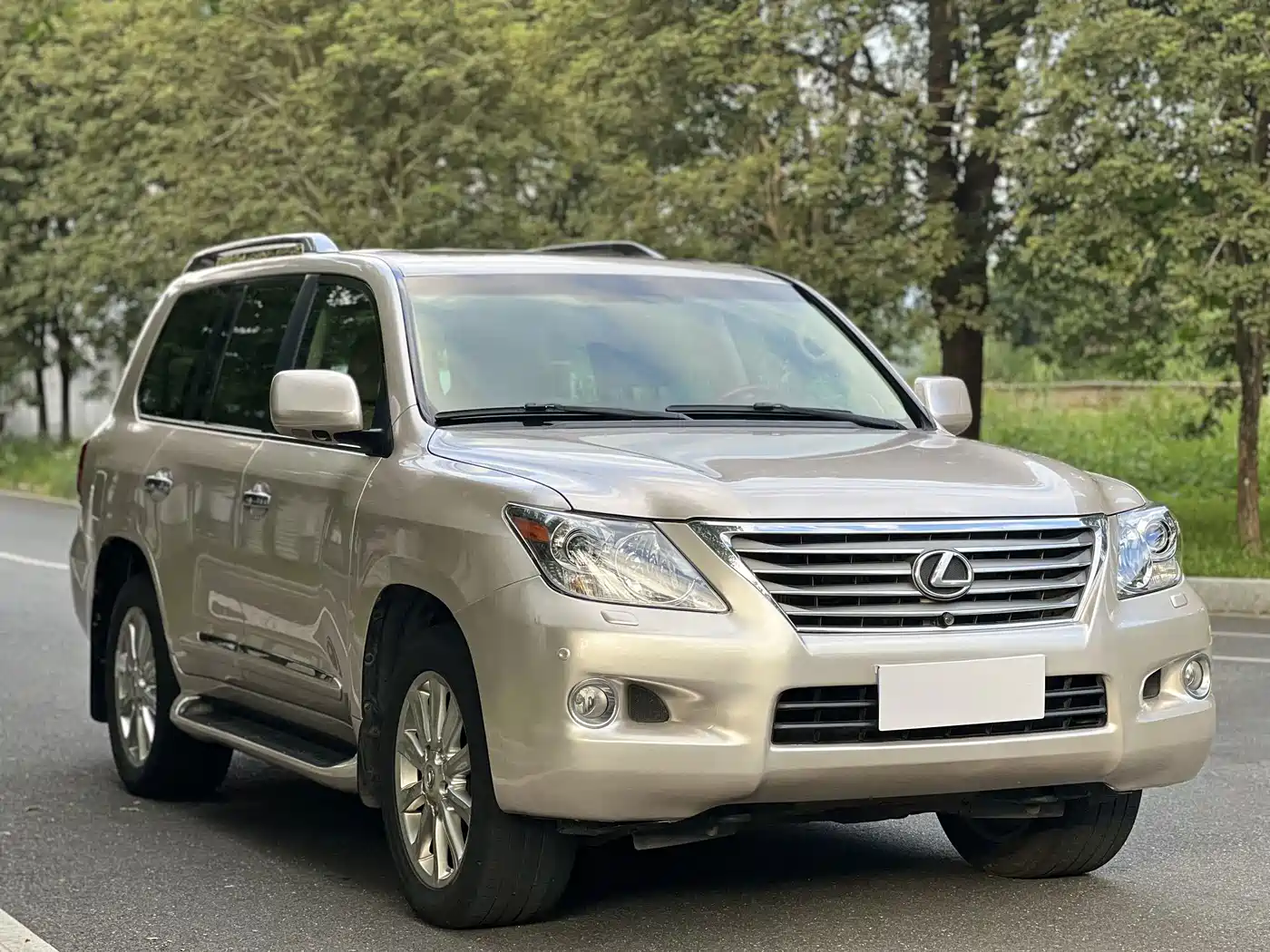 Photo 4 - Lexus LX