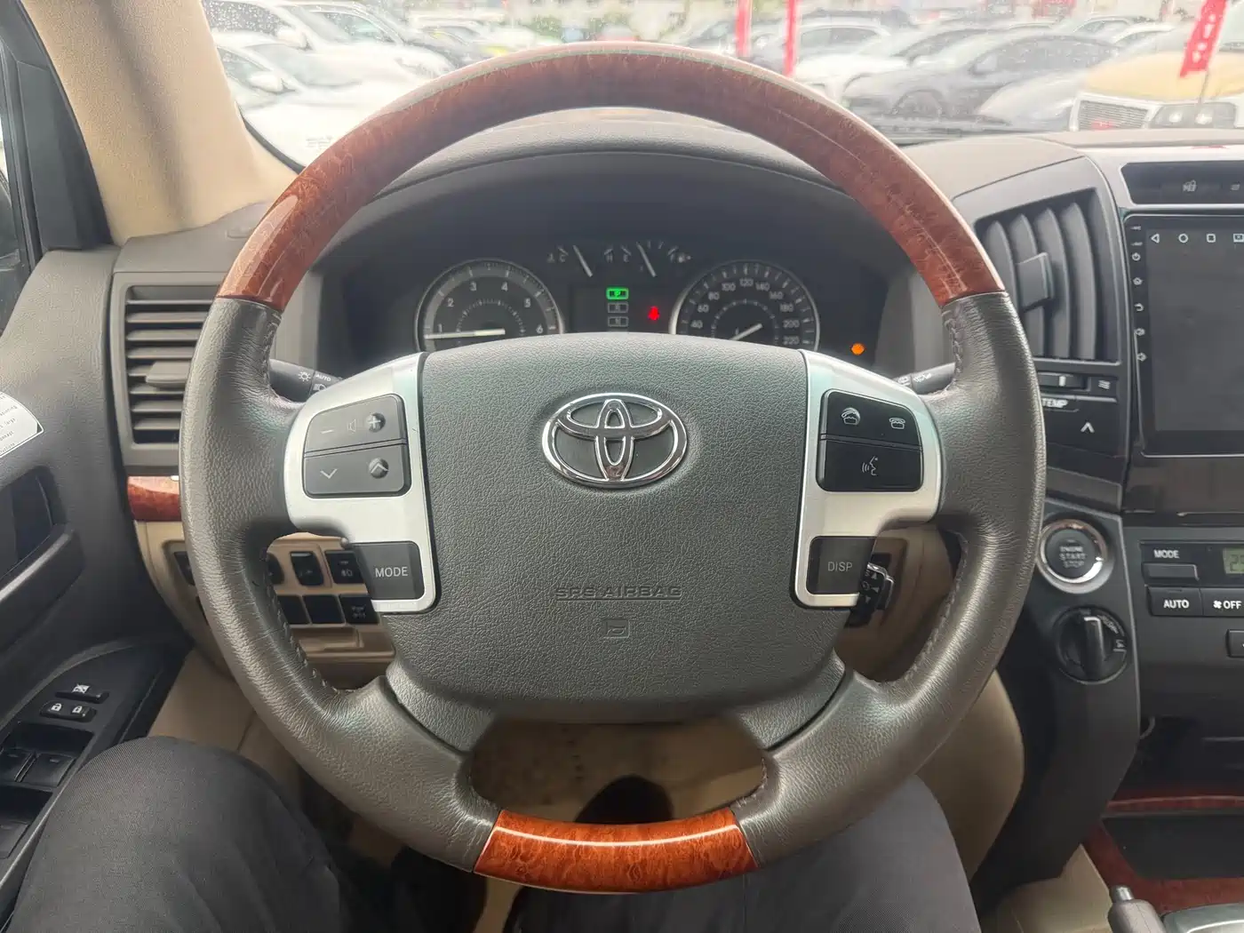 Toyota Land Cruiser (Import) 2015 4.6L V8 Middle East Limited Edition фото 7