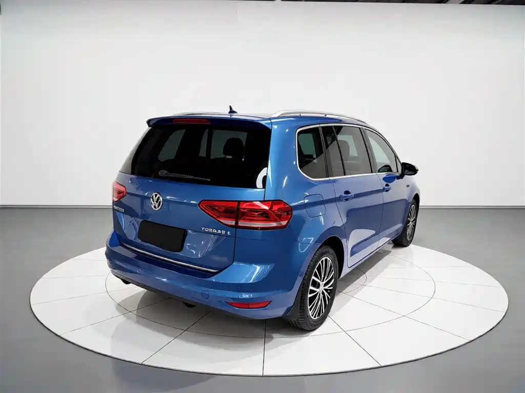 Volkswagen Touran 2018 Touran L 280TSI DSG Luxury 7-seater фото 7