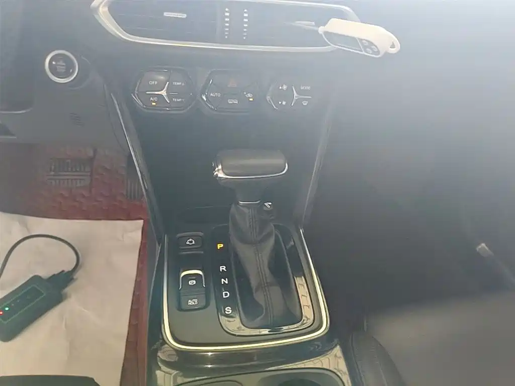GAC Trumpchi Trumpchi GS4 2018 235T Automatic 2WD Luxury Smart Connect Million Commemorative Edition фото 14