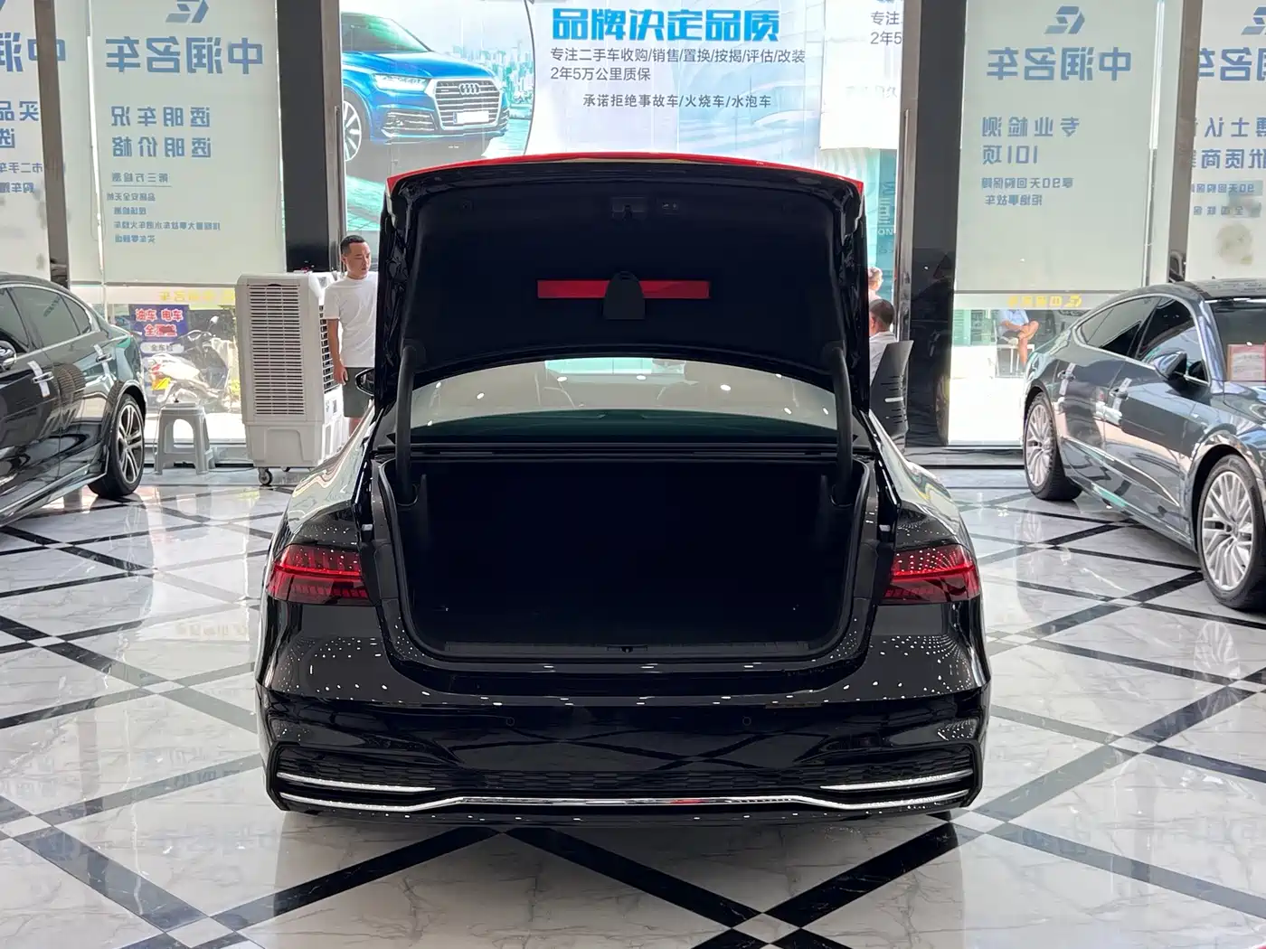 Фото 13 - Audi A7L