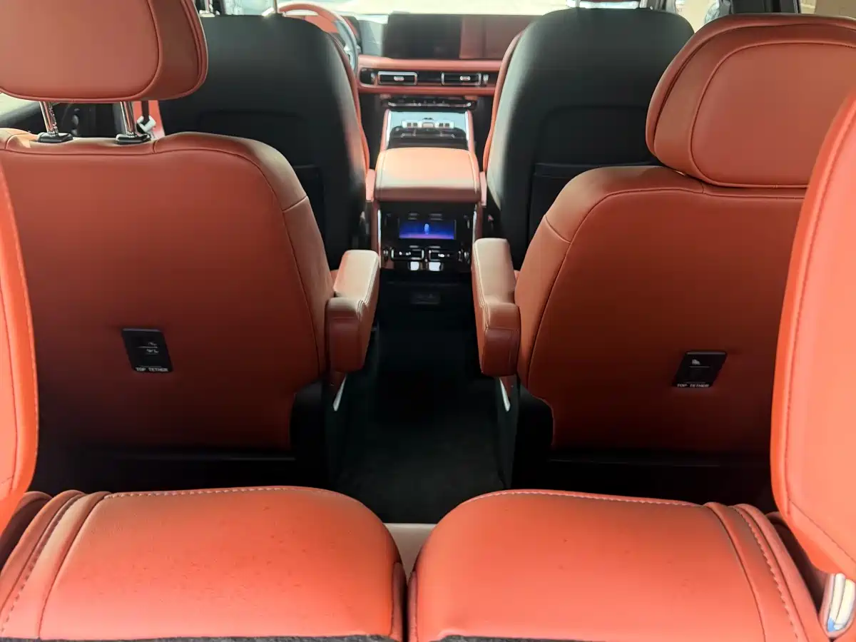 Фото 11 - Lincoln Aviator