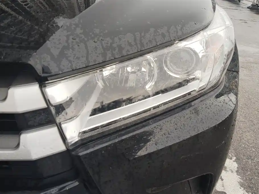 TOYOTA HIGHLANDER