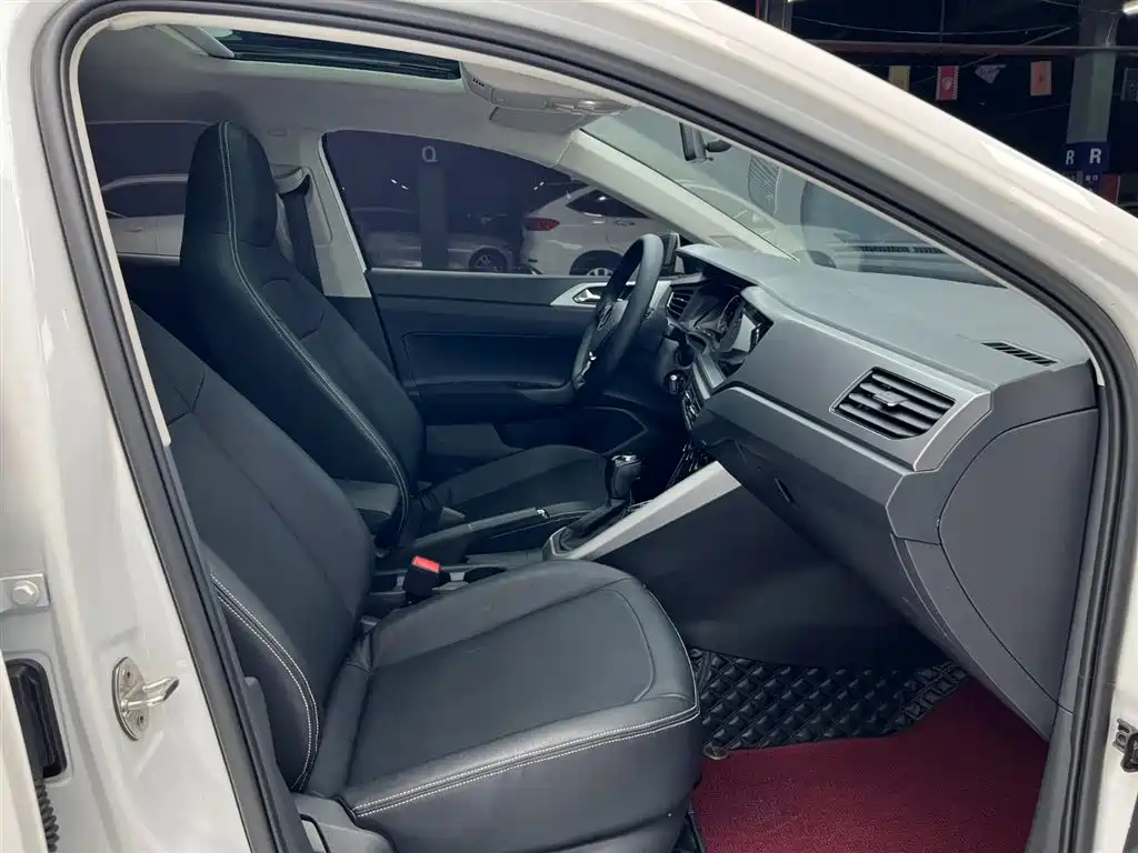 Volkswagen Polo 2021 Plus 1.5L Automatic Panorama Enjoyment Edition фото 19
