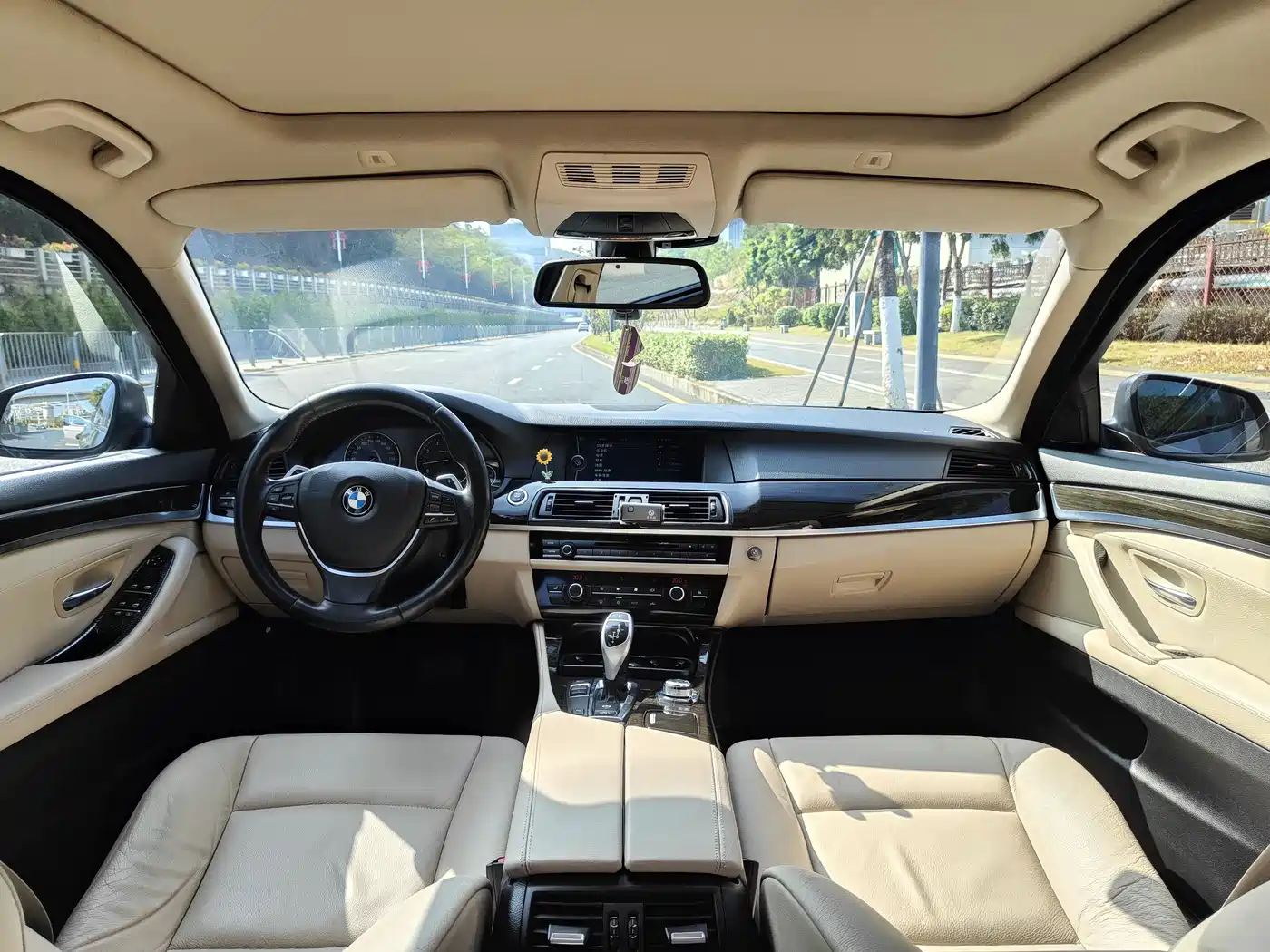 BMW 5 Series 2011 535Li Leading фото 12