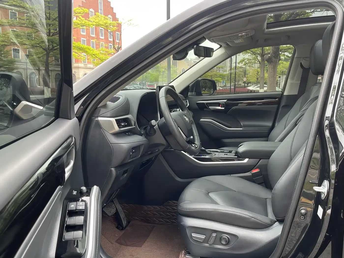 Toyota Highlander 2024 2.5L Smart Hybrid 4WD Luxury 7-seater фото 10