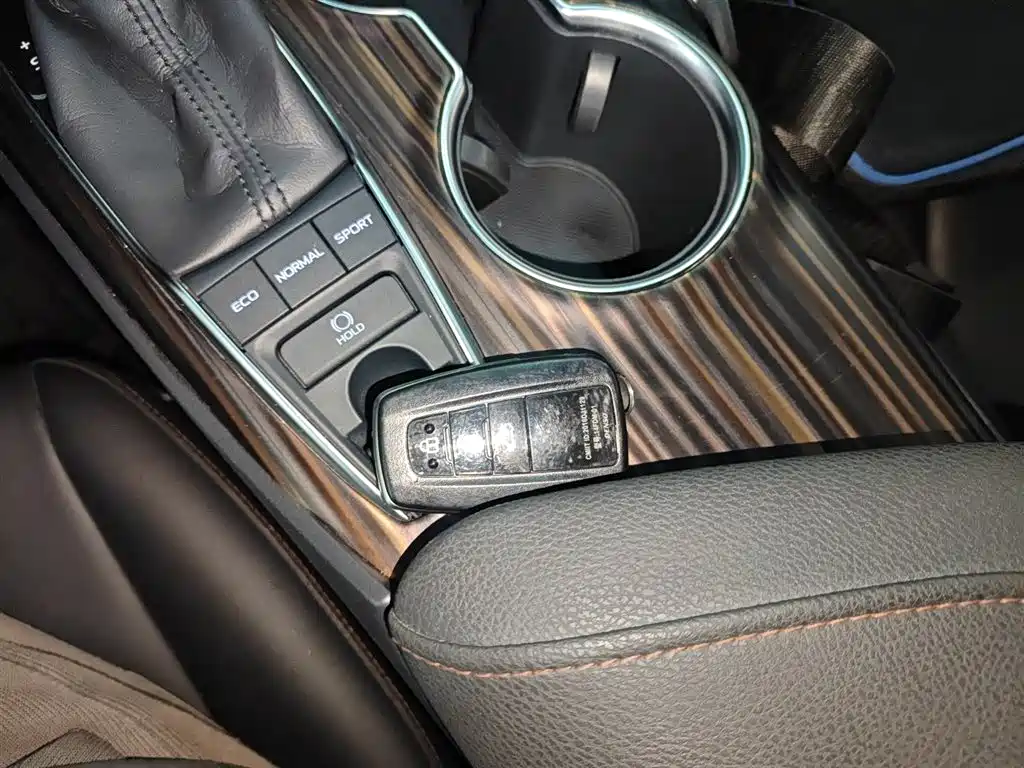 Toyota Camry 2018 2.5G Luxury Edition фото 9