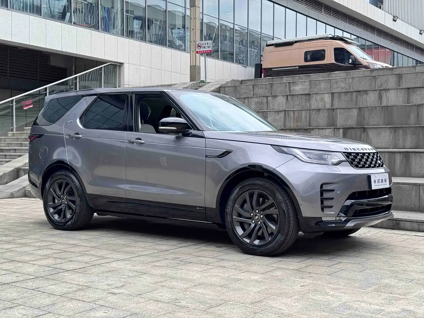 Land Rover Discovery 2021 360PS R-Dynamic S фото 5